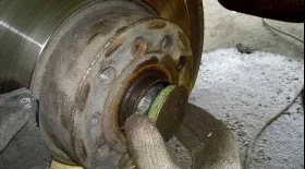 Смазка задних ступиц, профилактика Volkswagen Golf 5