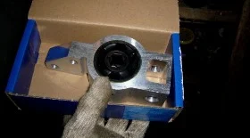 Замена задних опор передних нижних рычагов Volkswagen Golf 5