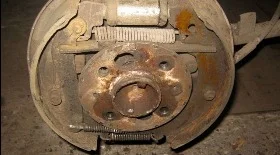 Замена задних тормозных колодок на ВАЗ 2107