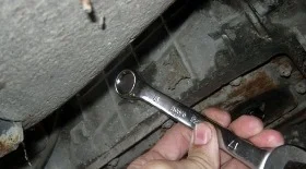 Замена масла в КПП на ВАЗ 2106