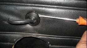 Снятие обшивки передней двери на ВАЗ 2106-2107