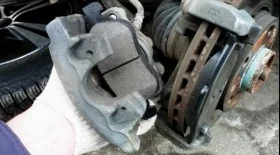 Замена передних тормозных колодок на Renault Duster 2.0