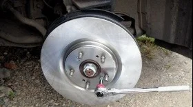 Замена тормозных дисков и колодок Honda Accord 8