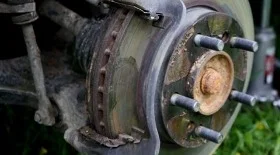 Замена передних тормозных колодок SsangYong Kyron