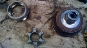 Снятие приводного вала замена ШРУСа Ауди A6 C5