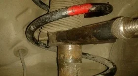 Замена передних стоек Toyota Corolla Spacio E121