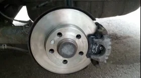 Замена задних тормозных колодок Шкода Октавия Тур