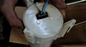 Замена топливного фильтра Mitsubishi Outlander XL V6 3.0