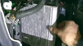 Замена салонного фильтра на Опель Зафира