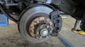 Замена передних колодок Mitsubishi Pajero Sport V6 3.0