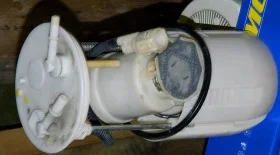 Replacing the fuel filter on a Suzuki Grand Vitara