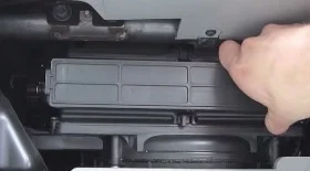 Замена салонного фильтра Киа Спектра