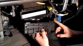 Замена салонного фильтра Субару Форестер