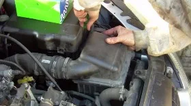 Замена воздушного фильтра Пежо 206