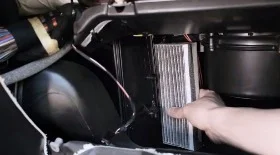 Замена салонного фильтра Опель Астра G
