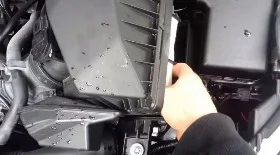 Замена воздушного фильтра Мазда 5