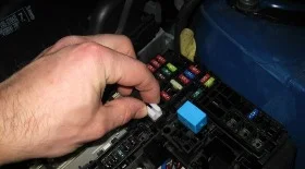 Замена предохранителей Тойота Королла