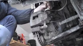 Замена тормозных колодок Сузуки SX4