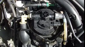 Замена топливного фильтра Пежо 407