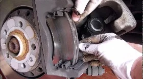 Замена передних колодок и дисков на Ауди А8