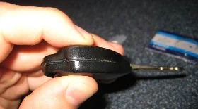 Замена батарейки в ключе Тойота Королла