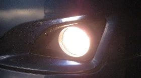 Замена противотуманной лампы Тойота Королла