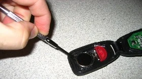 Замена батарейки в ключе Санта Фе