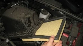 Замена воздушного фильтра Тойота РАВ 4 (2013 года)