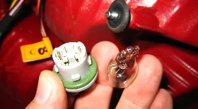 Замена ламп стопа Хендай Акцент