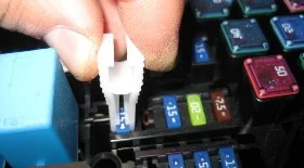 Как поменять предохранители Мазда 3