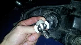 Замена лампы дальнего света на Honda HR-V