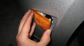 Замена лампы бокового габарита Шевроле Круз