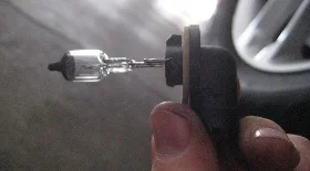 Замена противотуманной лампы Соренто