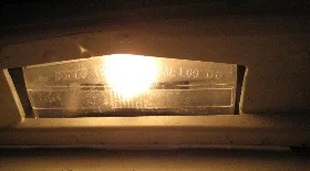 Замена лампы подсветки номера Приус