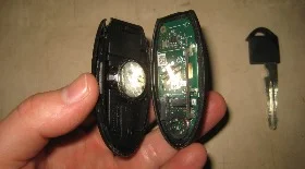 Замена батарейки в ключе Патфайндер