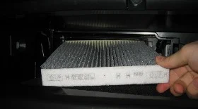 Замена салонного фильтра Тойота Авалон