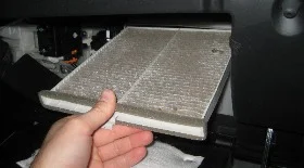 Замена салонного фильтра Мазда 6 GJ