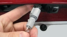 Замена лампы освещения номерного знака Хендай ix35