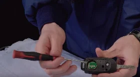 Замена батарейки в брелке Volvo ХС90