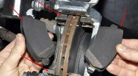 Замена передних тормозных колодок на Весте