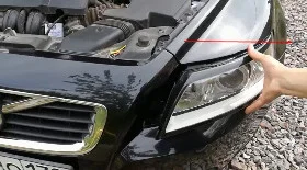 Замена ламп в передних фарах Вольво С40