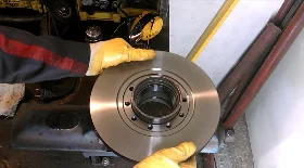 Замена задних тормозных дисков Ford Transit