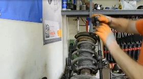 Замена пружин передних амортизаторов Пассат Б6