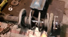 Замена пыльников и отбойников передних амортизаторов Nissan Almera Tino