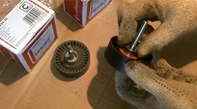 Замена роликов ремня навесных агрегатов Мондео 4