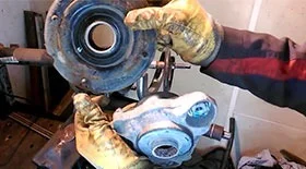 Замена опорных подшипников передних амортизаторов Peugeot Boxer