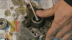 Замена сальника ГУР Mazda Premacy