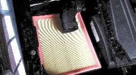 Замена воздушного фильтра двигателя Зафира Б