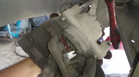 Замена передних колодок Меган 3