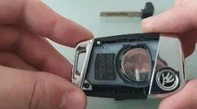 Замена батарейки в ключе Шкода Кодиак